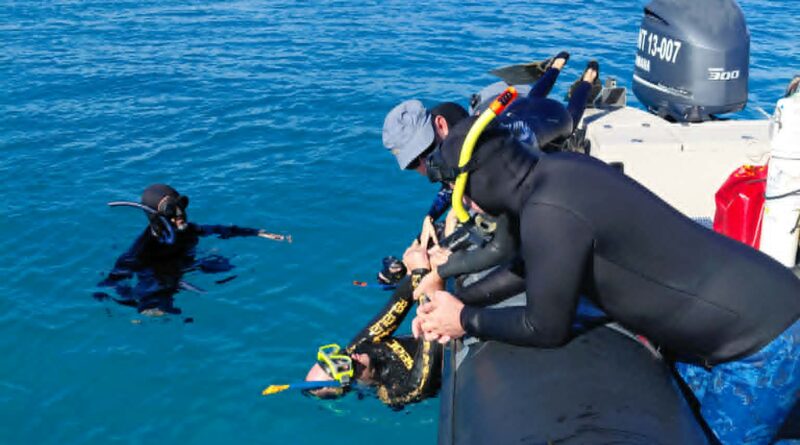 Exercice de sauvetage en mer - récupération d un apnéiste en difficulté